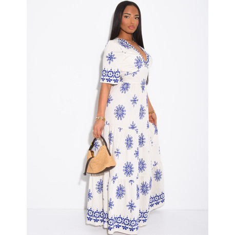 Kleid in Leinenoptik mit gestickten Blumen