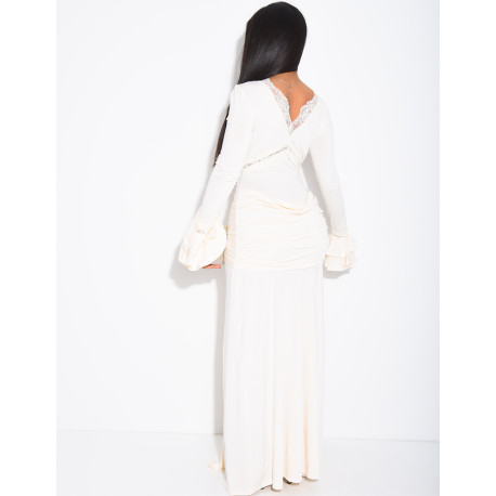 Langes, figurbetontes Kleid mit Spitzendetails und Drapierung an der Taille
