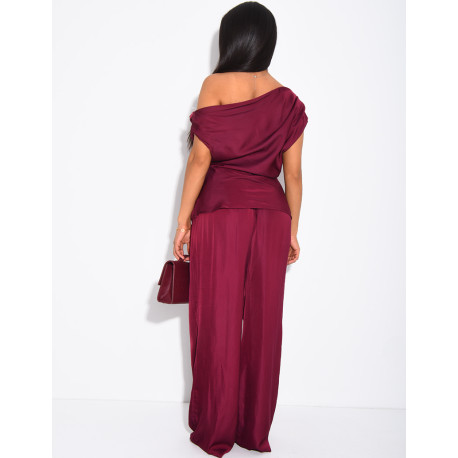 Set aus fließendem Satin mit goldenem Broschen-Top und gerader Hose