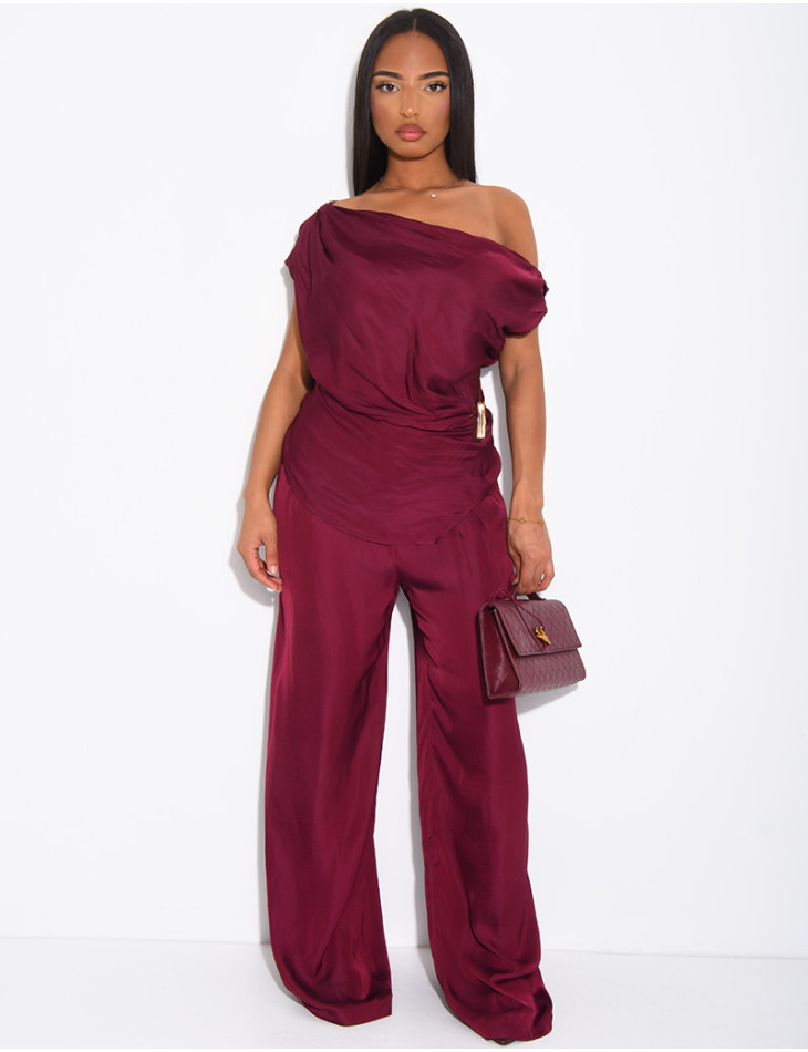 Set aus fließendem Satin mit goldenem Broschen-Top und gerader Hose