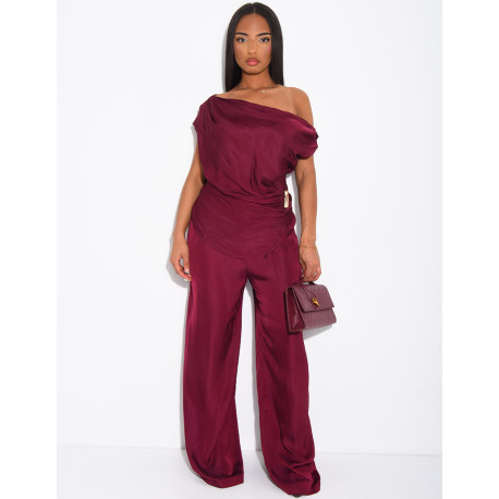 Set aus fließendem Satin mit goldenem Broschen-Top und gerader Hose