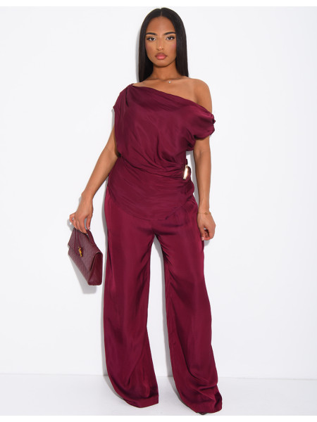 Set aus fließendem Satin mit goldenem Broschen-Top und gerader Hose
