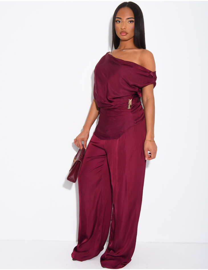 Set aus fließendem Satin mit goldenem Broschen-Top und gerader Hose