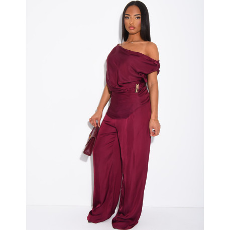 Set aus fließendem Satin mit goldenem Broschen-Top und gerader Hose