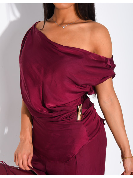 Set aus fließendem Satin mit goldenem Broschen-Top und gerader Hose