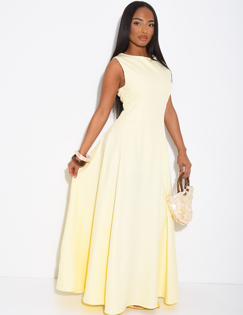 Robe très longue cintrée à...