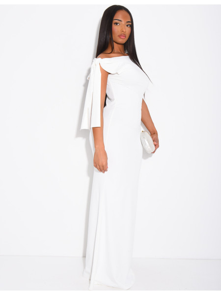 Robe longue moulante à nouer à l'épaule