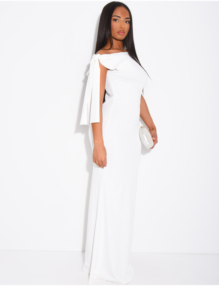 Robe longue moulante à nouer à l'épaule