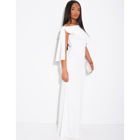 Robe longue moulante à nouer à l'épaule