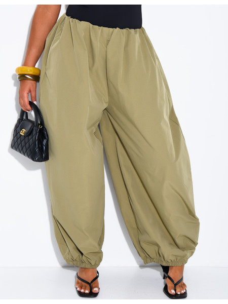 Weite Hose aus Fallschirmstoff