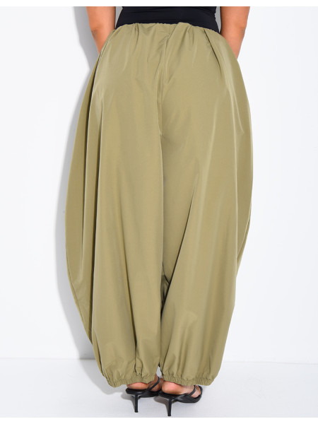 Weite Hose aus Fallschirmstoff