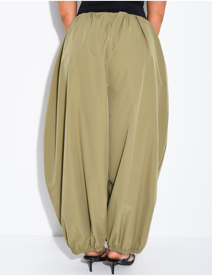 Weite Hose aus Fallschirmstoff