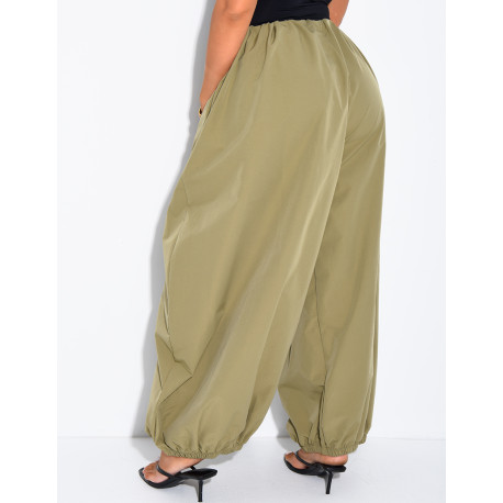 Weite Hose aus Fallschirmstoff