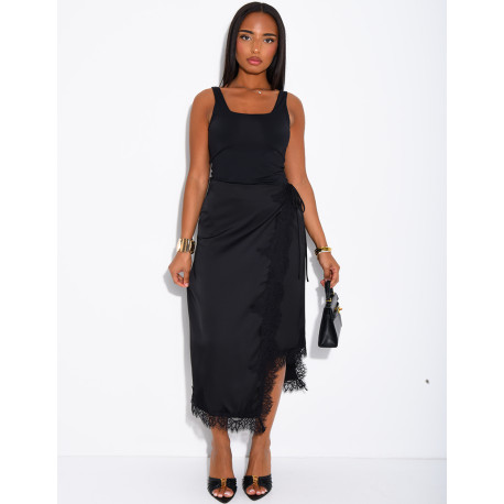 Jupe midi en satin et bordures en dentelle