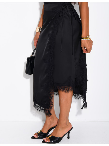 Jupe midi en satin et bordures en dentelle