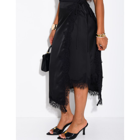 Jupe midi en satin et bordures en dentelle