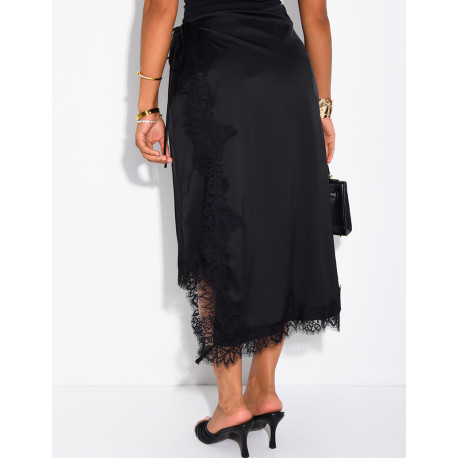 Jupe midi en satin et bordures en dentelle