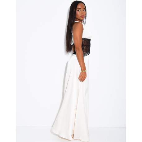 Langes Satin-Kleid mit Spitzeneinsätzen
