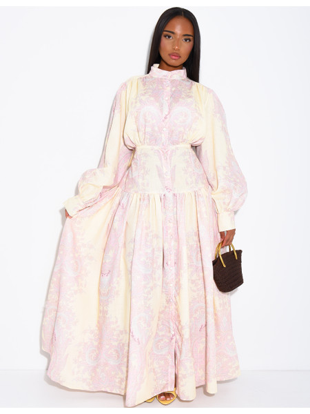 Figurbetontes, langes Kleid mit langen Ärmeln und Mustern