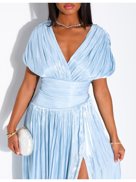 Long, backless dress in iridescent satin with a slit