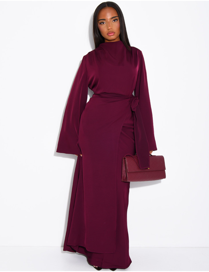 Langes Kleid aus Premium-Satin zum Binden in der Taille.