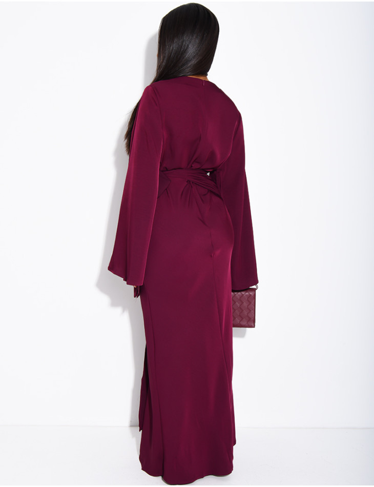 Langes Kleid aus Premium-Satin zum Binden in der Taille.