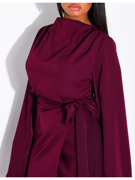Langes Kleid aus Premium-Satin zum Binden in der Taille.