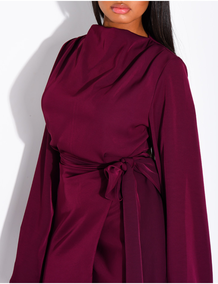 Langes Kleid aus Premium-Satin zum Binden in der Taille.