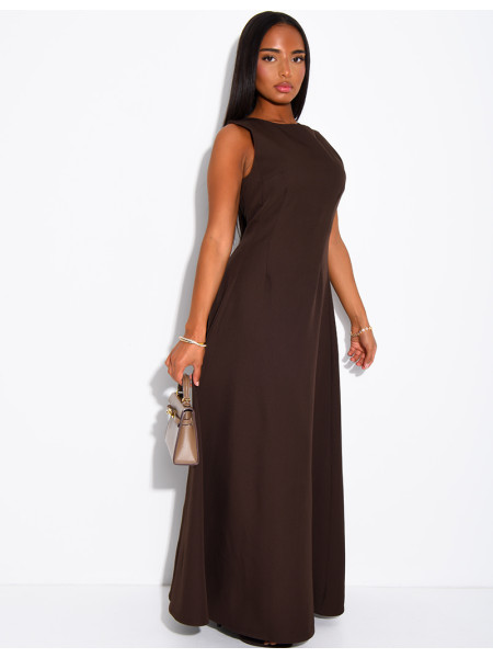 Sehr langes, taillenbetontes, ausgestelltes Kleid