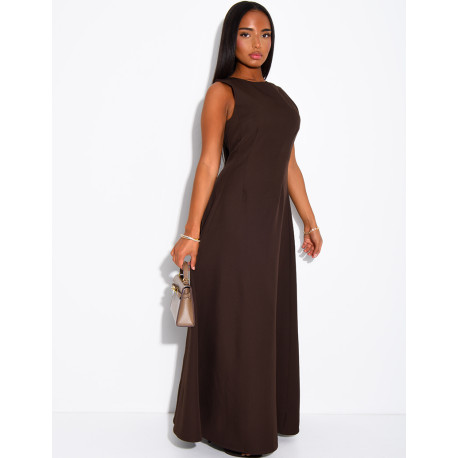 Sehr langes, taillenbetontes, ausgestelltes Kleid