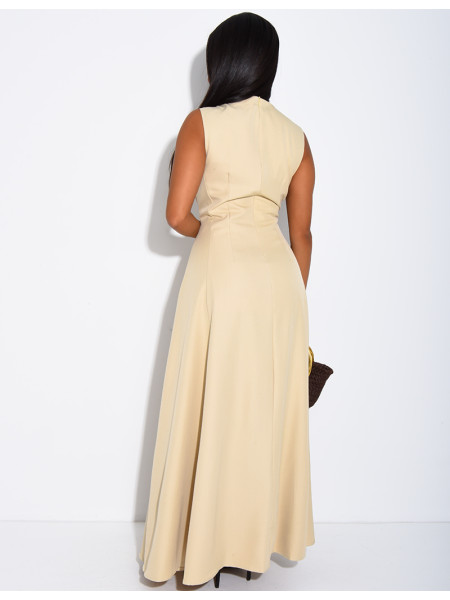 Very long dress, fitted at the waist and flared