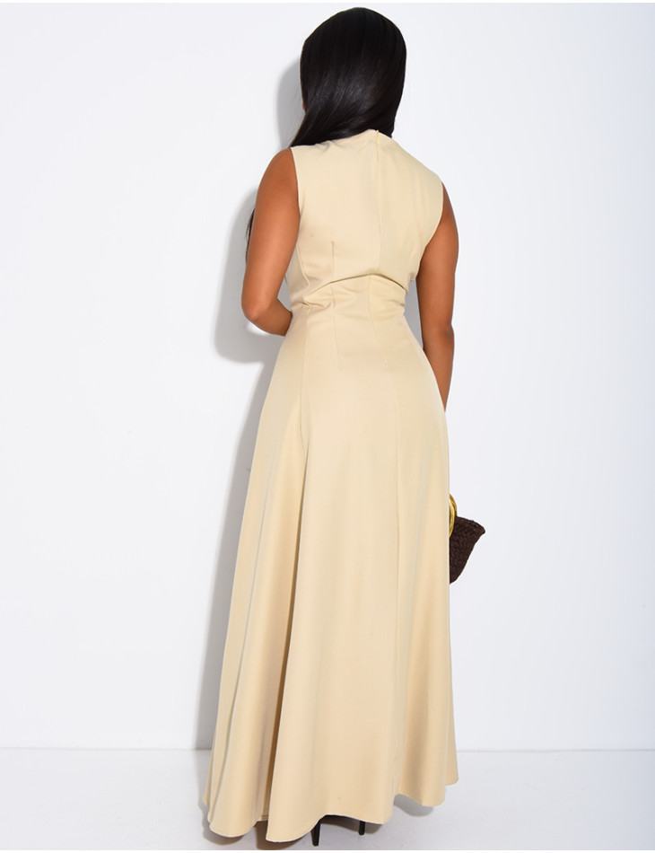 Very long dress, fitted at the waist and flared