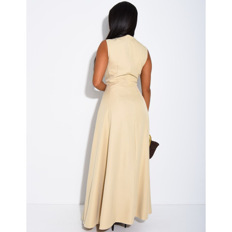 Very long dress, fitted at the waist and flared