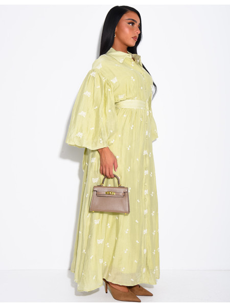 Robe longue en tissu fluide brodée à ceintrer au dos