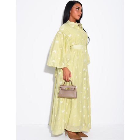 Robe longue en tissu fluide brodée à ceintrer au dos