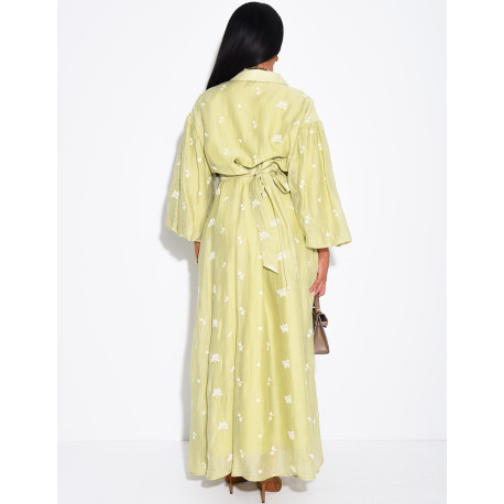 Robe longue en tissu fluide brodée à ceintrer au dos