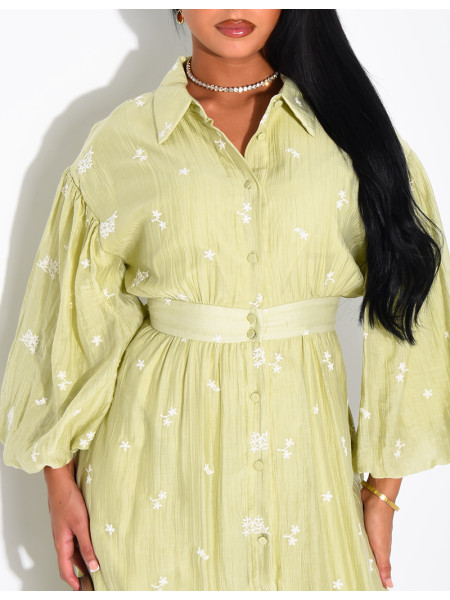 Robe longue en tissu fluide brodée à ceintrer au dos