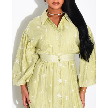 Robe longue en tissu fluide brodée à ceintrer au dos