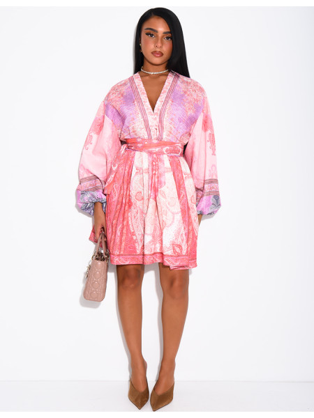 Robe courte imprimée avec ceinture assortie