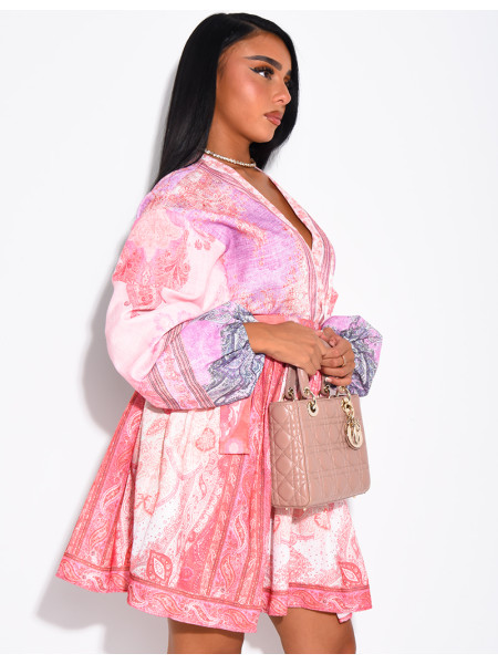 Robe courte imprimée avec ceinture assortie