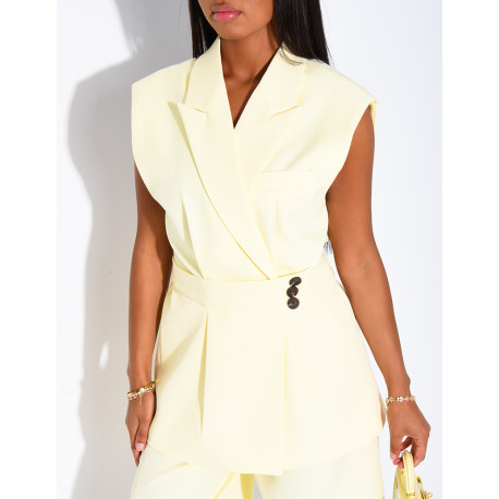 Ärmelloser Blazer mit geknöpftem Gürtel an der Taille