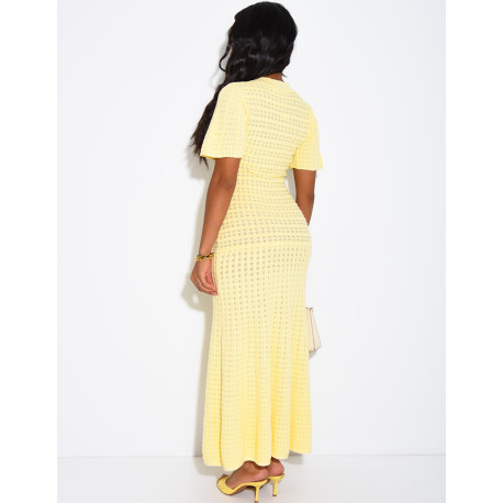 Robe longue texturée et évasée à boutons