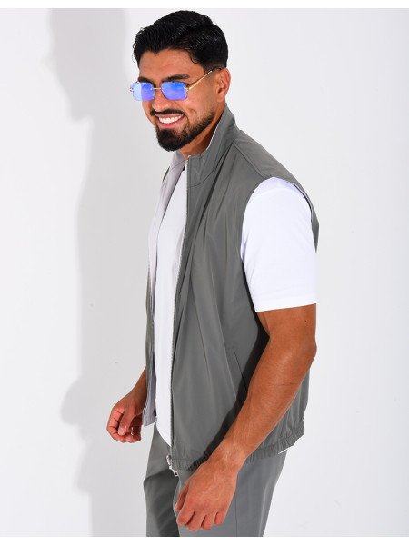 Reversible sleeveless jacket