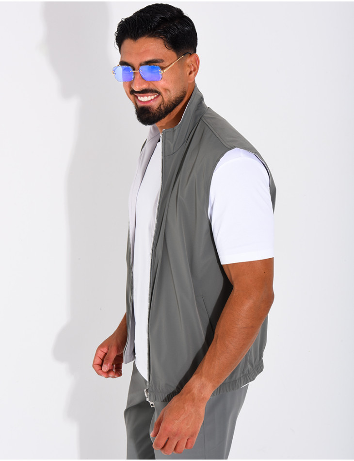 Reversible sleeveless jacket
