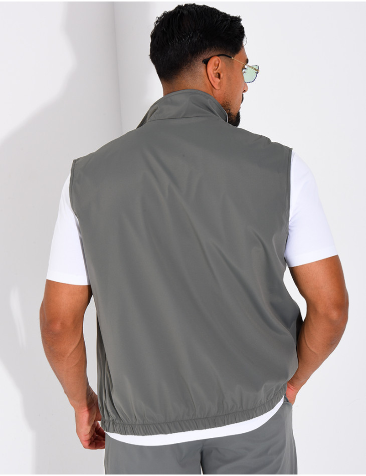 Reversible sleeveless jacket