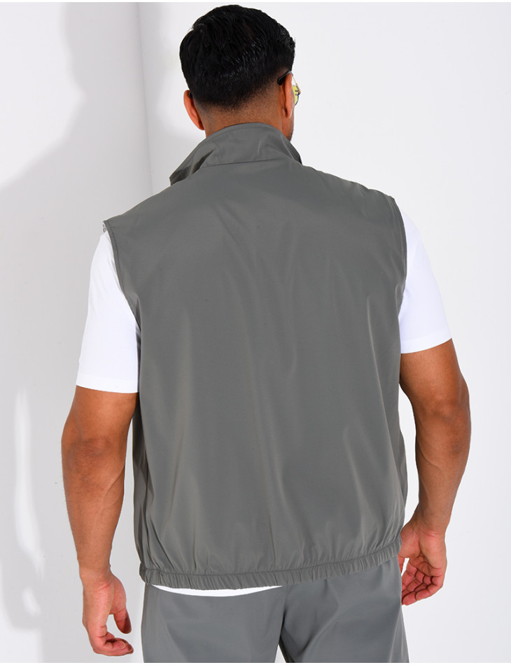 Reversible sleeveless jacket