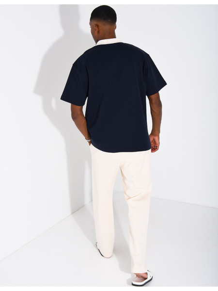 Zweifarbiges Set aus Hose und Polohemd mit Kleeblatt-Motiv