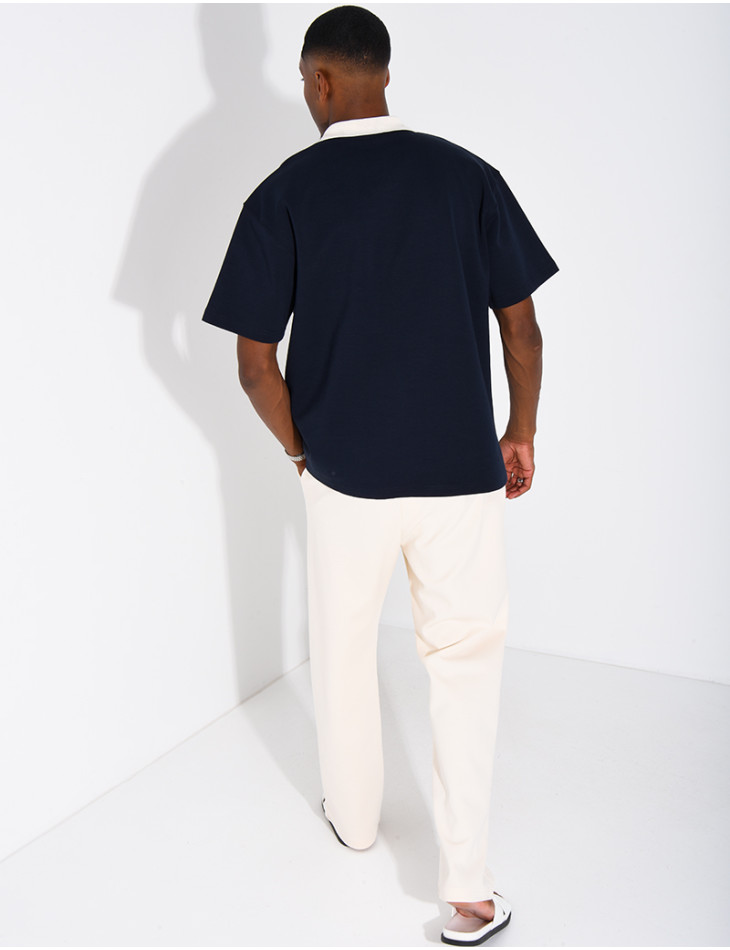 Zweifarbiges Set aus Hose und Polohemd mit Kleeblatt-Motiv