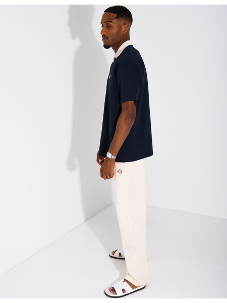 Zweifarbiges Set aus Hose und Polohemd mit Kleeblatt-Motiv