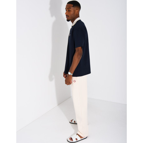 Zweifarbiges Set aus Hose und Polohemd mit Kleeblatt-Motiv